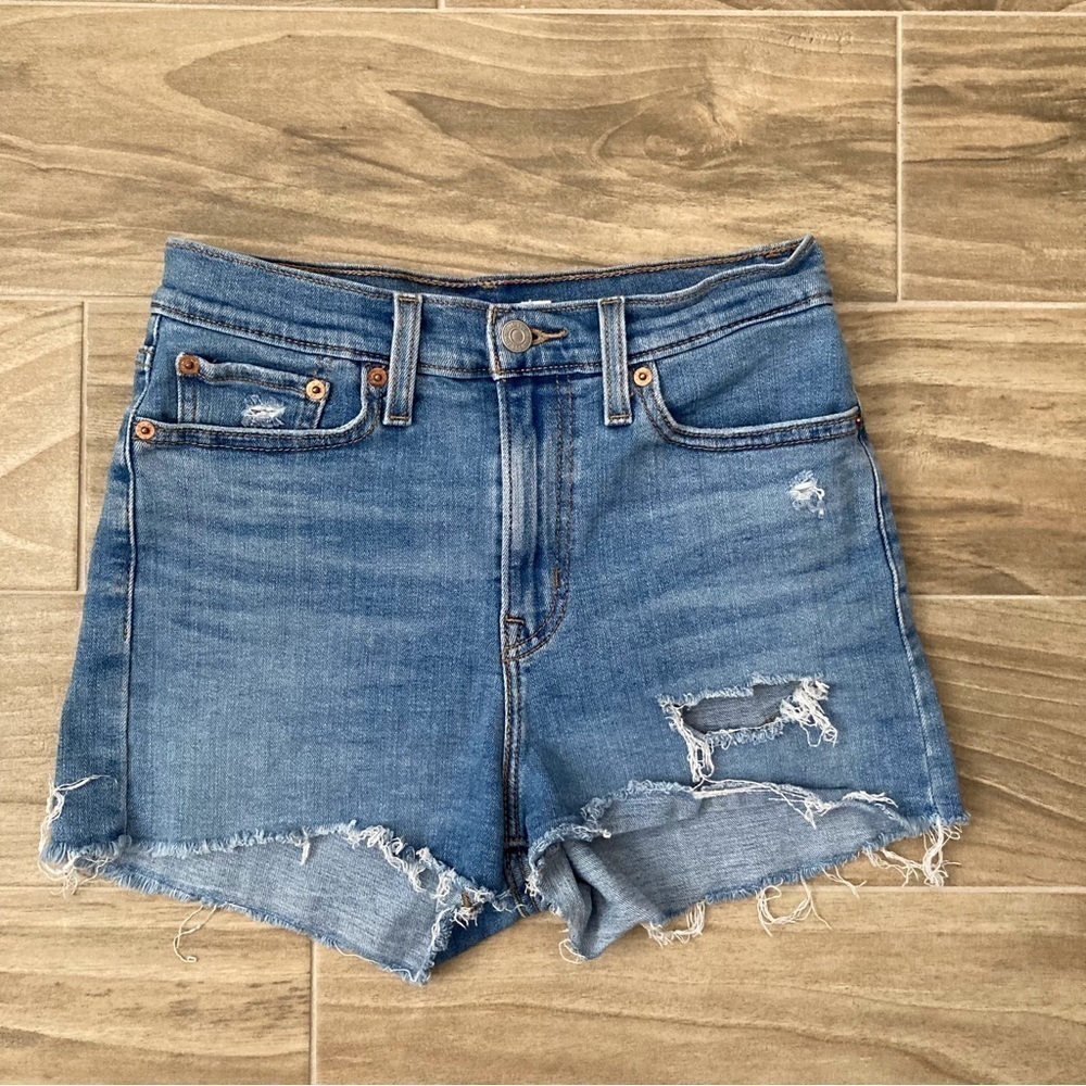 Levi’s High Rise Shorts | Size 28
